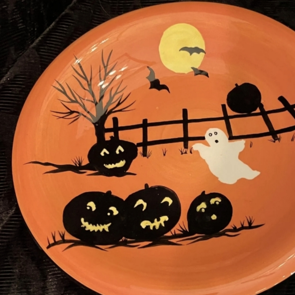 Sakura Haunted Hideaway 8" Salad/Snack/Dessert Plates 4 total Halloween